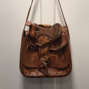 Unique saddle purse